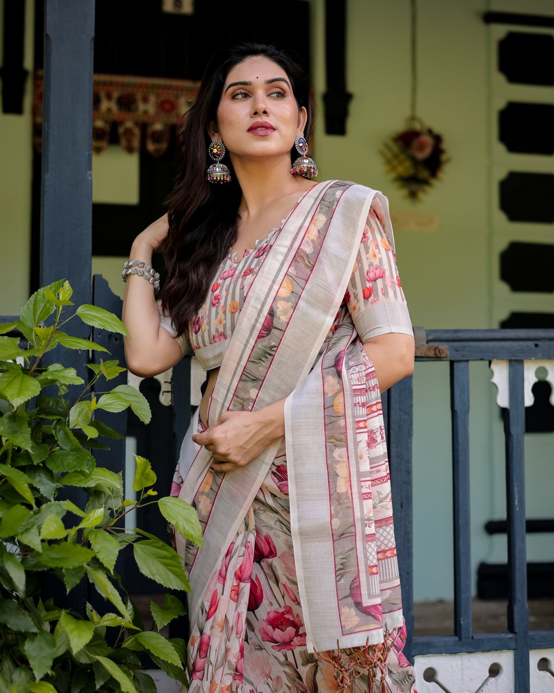 Cream Floral Linen Cotton Saree with Printed Pallu Look