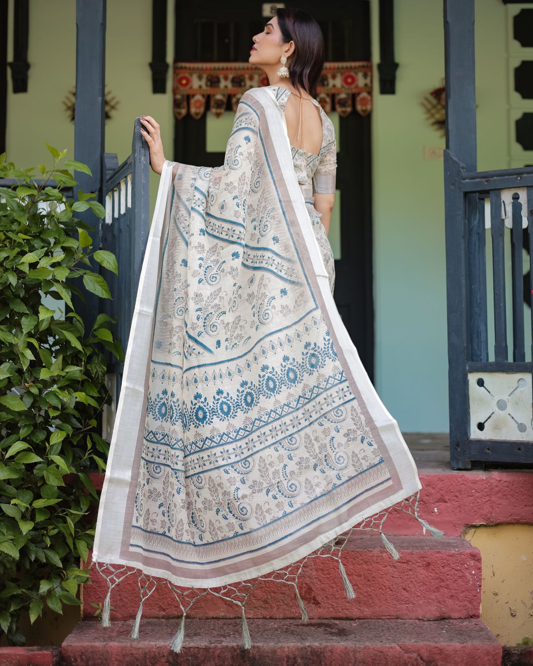 Ivory Linen Cotton Saree with Blue Paisley Print Online