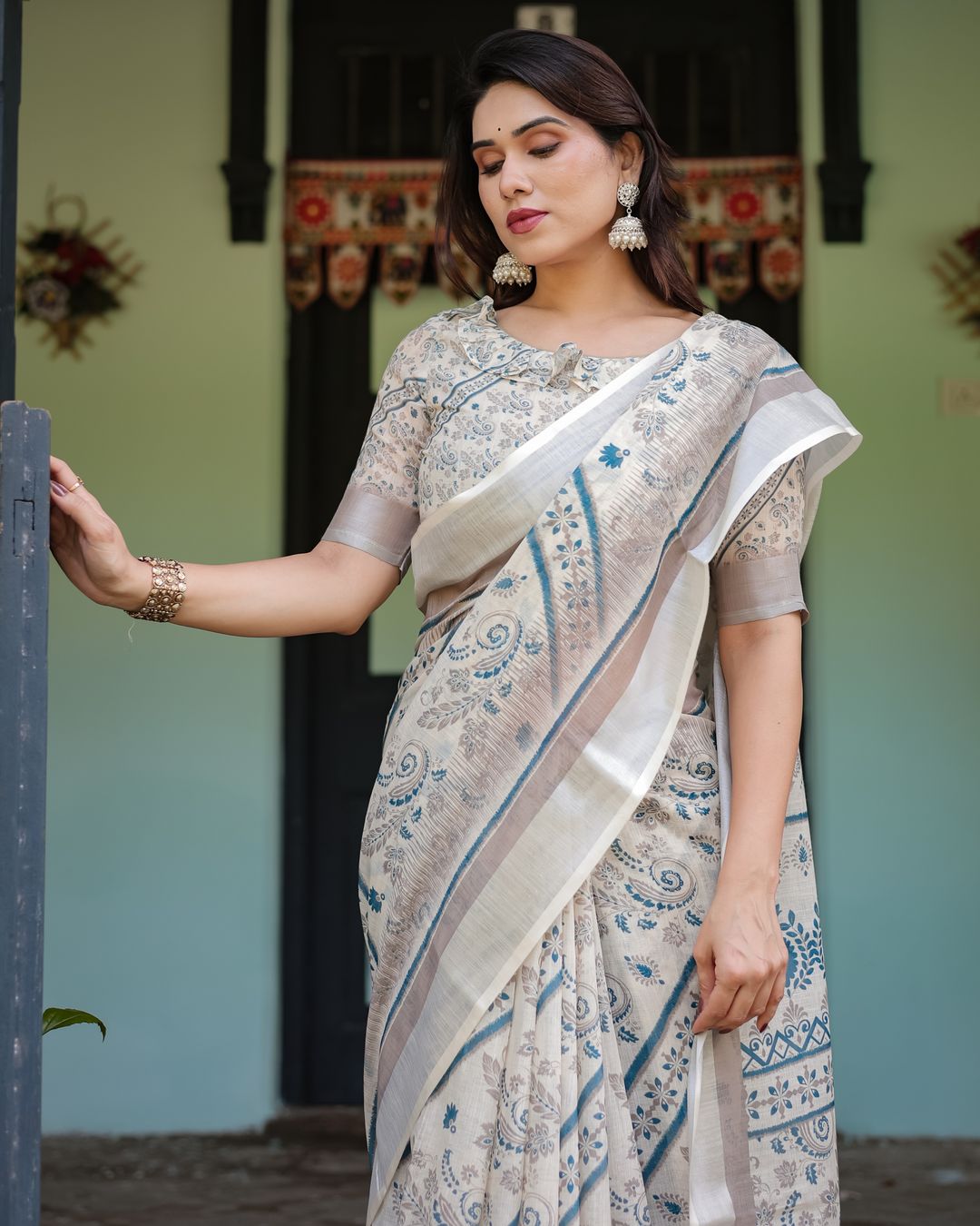 Ivory Linen Cotton Saree with Blue Paisley Print Online