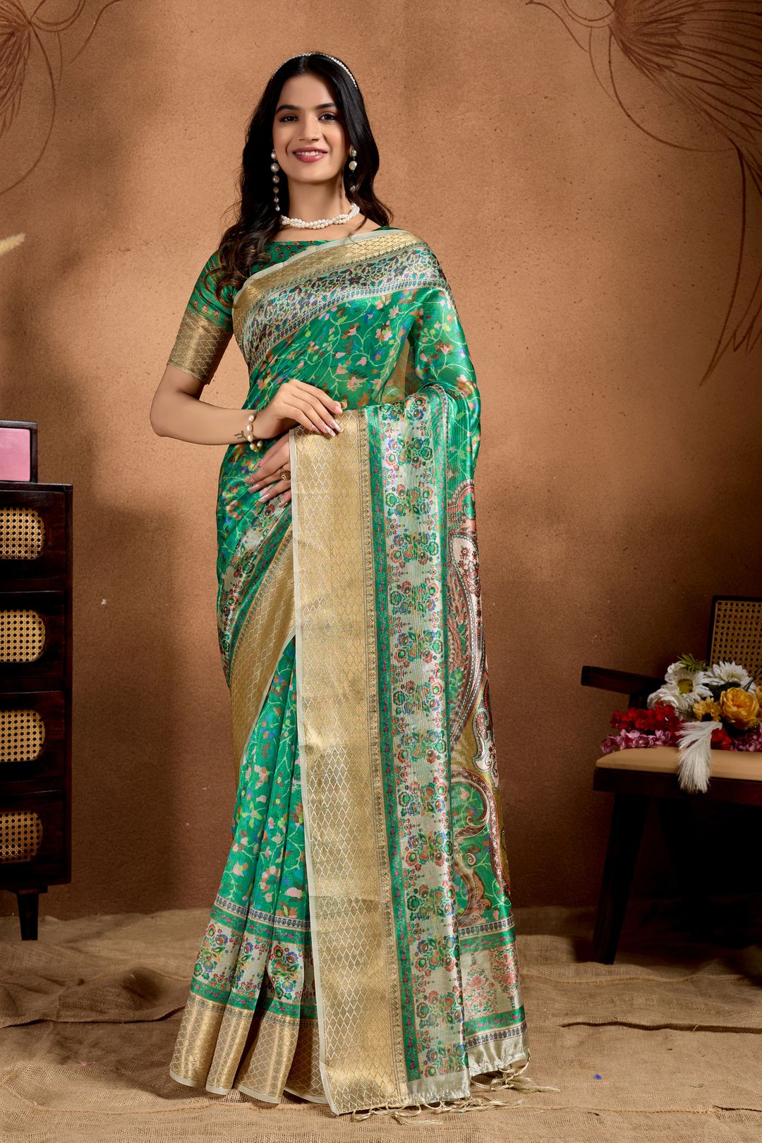 Emerald Green Paisley Floral Soft Silk Saree with Zari