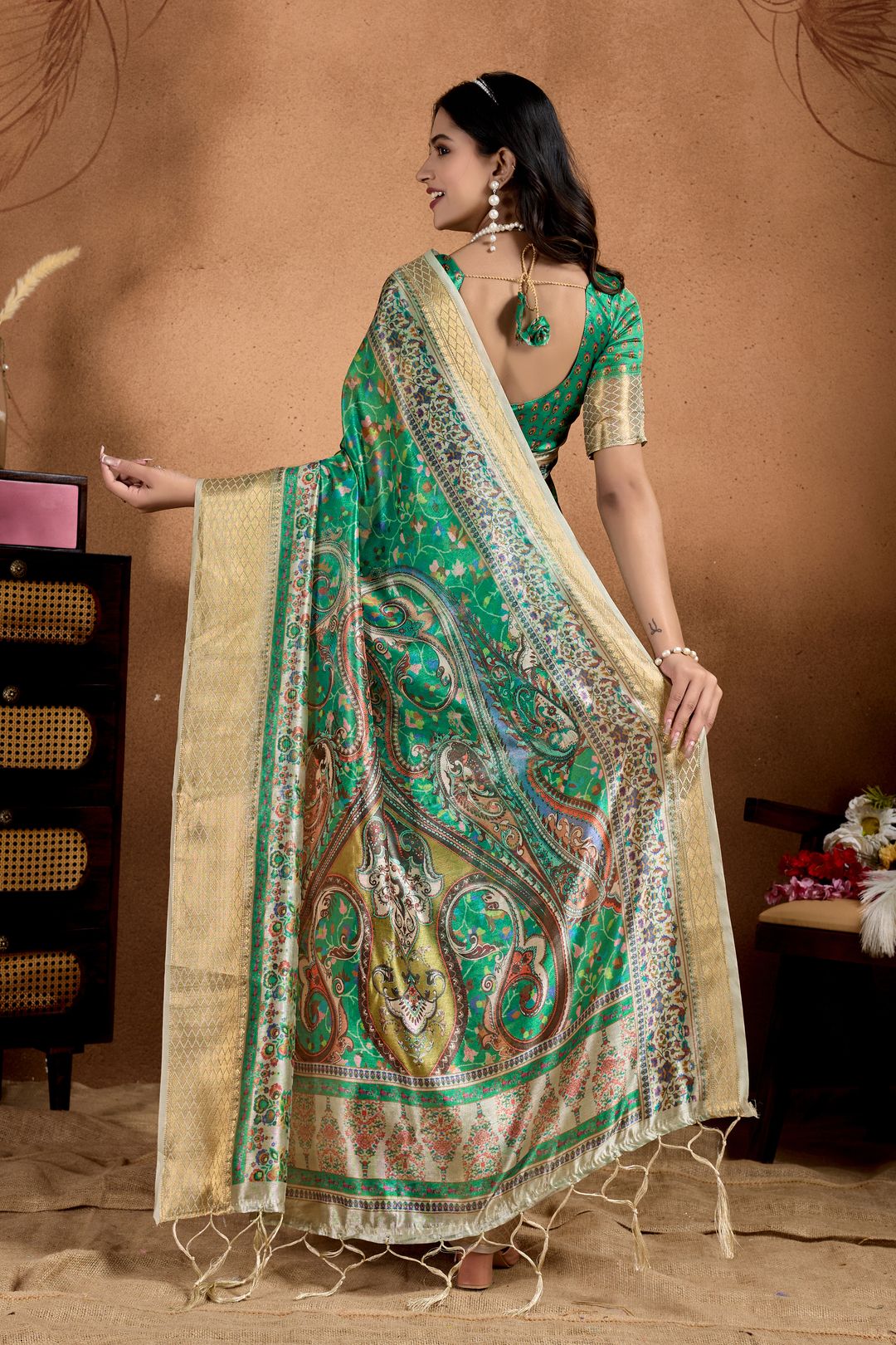 Emerald Green Paisley Floral Soft Silk Saree with Zari