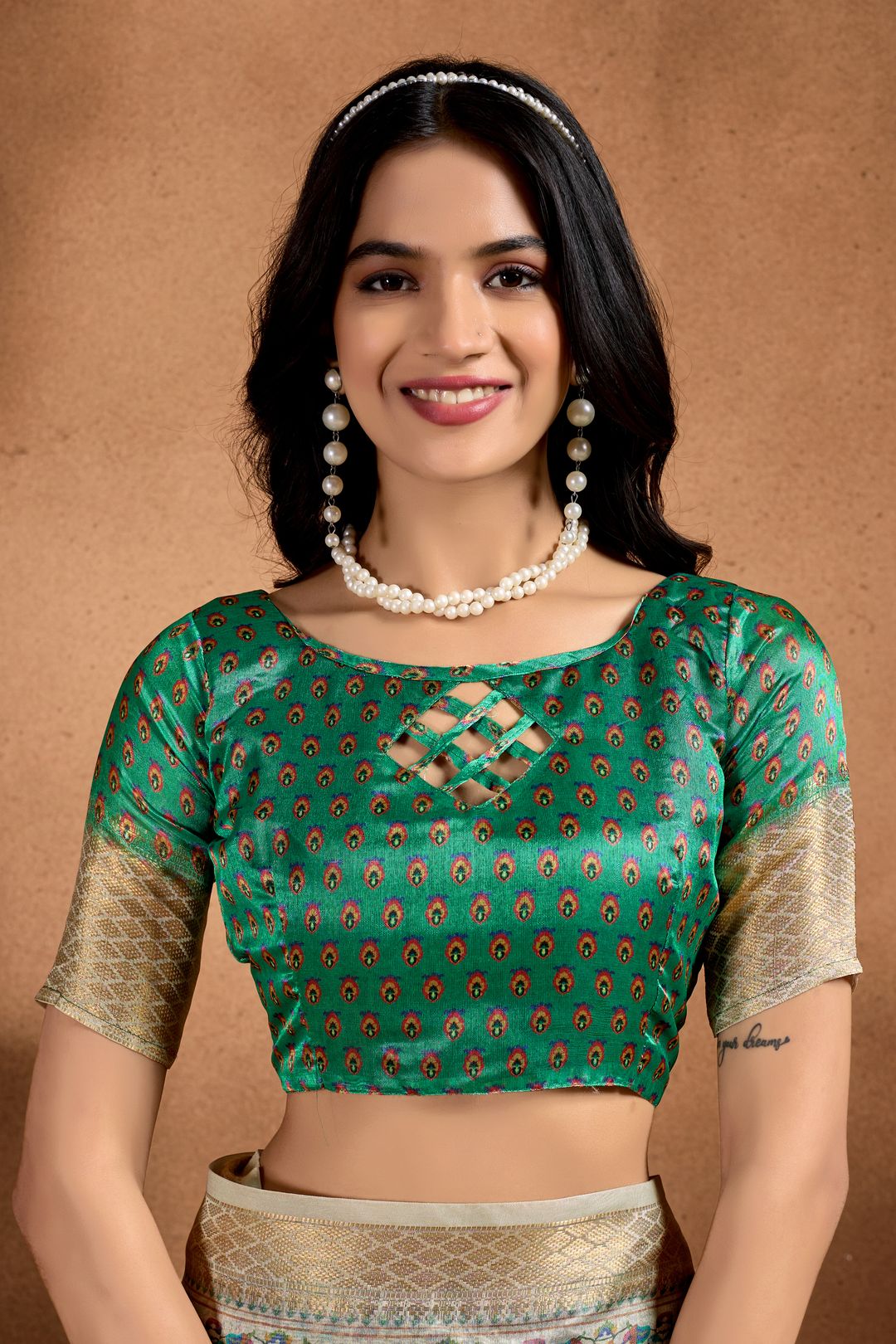 Emerald Green Paisley Floral Soft Silk Saree with Zari