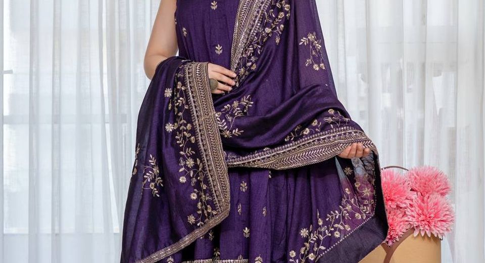 When Does a Winter Anarkali Need a Separate Inner Layer?
