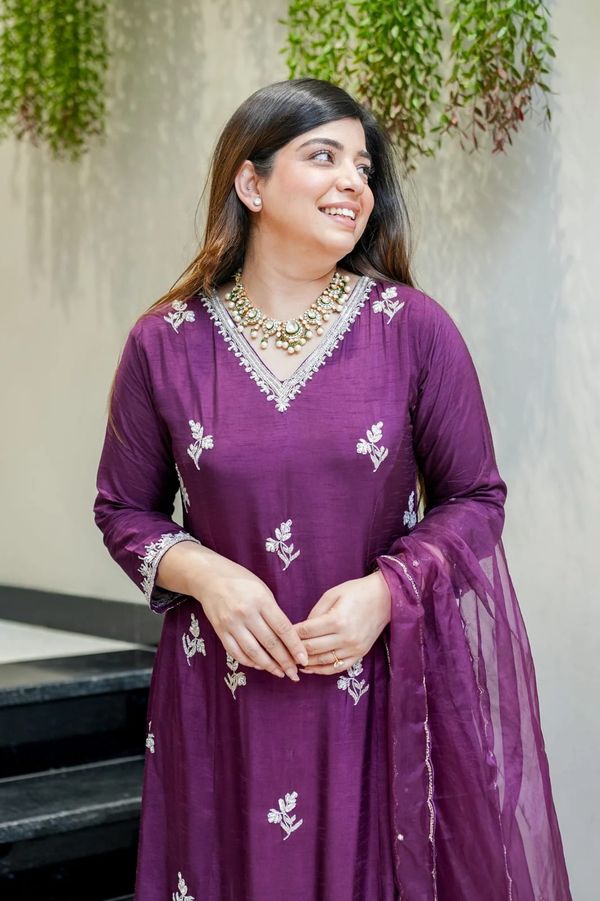 Veena Plum Purple Muslin Embroidered Kurta Set with Organza Dupatta