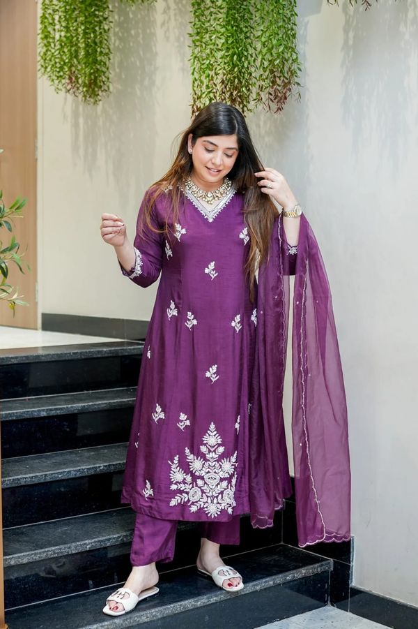 Veena Plum Purple Muslin Embroidered Kurta Set with Organza Dupatta