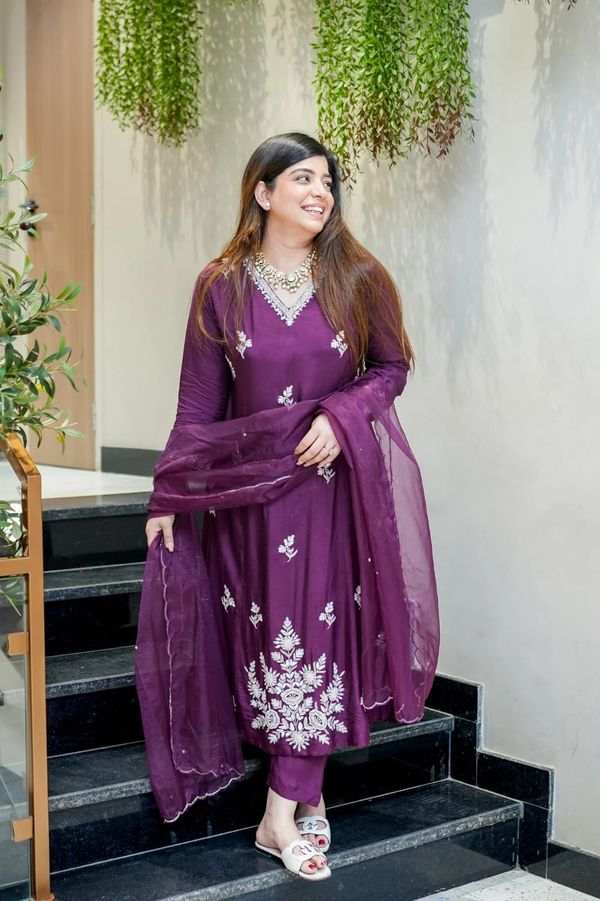 Veena Plum Purple Muslin Embroidered Kurta Set with Organza Dupatta