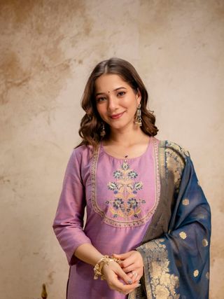 Mauve Embroidered Kurta Set with Blue Dupatta Online
