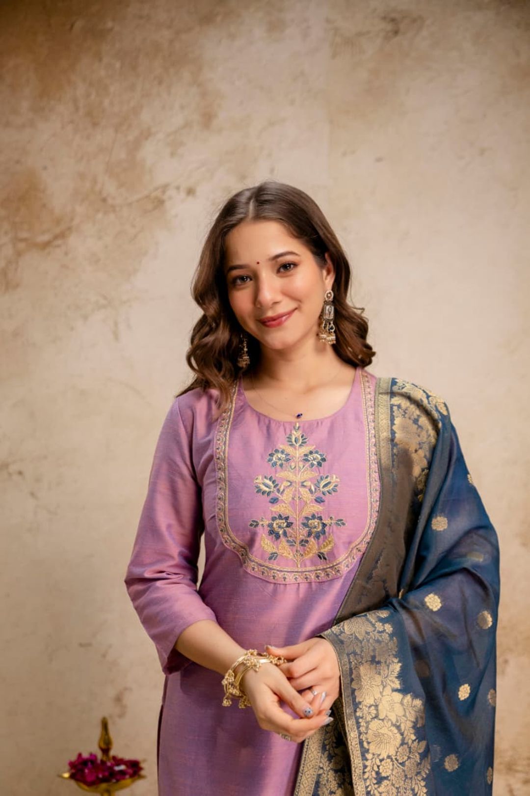 Mauve Embroidered Kurta Set with Blue Dupatta Online