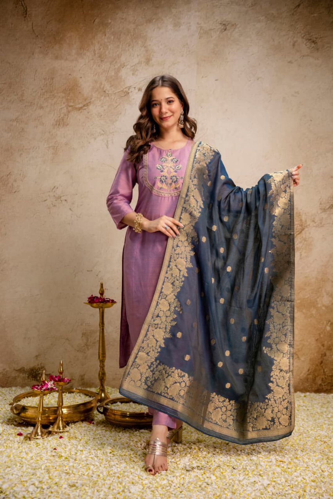 Mauve Embroidered Kurta Set with Blue Dupatta Online