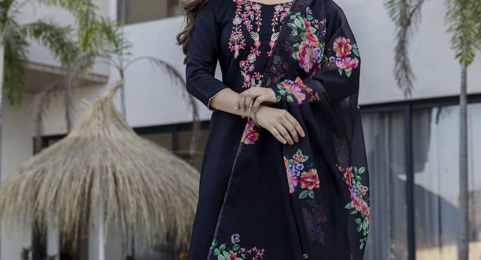 Wedding Guest Outfit Planning for a Small Temple Space That Keeps You Comfortable