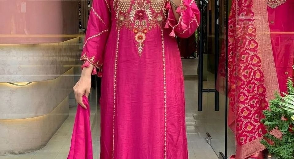 A Sindhi Wedding Guest Suit That Works Across Day and Night