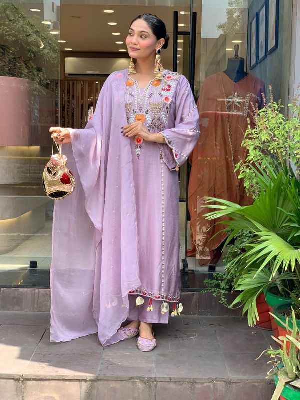Lavender Chanderi Silk Embroidered Kurta Set for Women