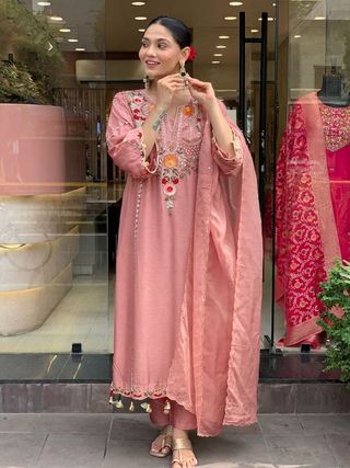 Dusty Rose Pink Chanderi Silk Embroidered Kurta Set
