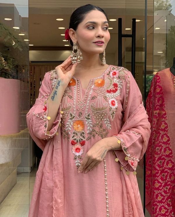 Dusty Rose Pink Chanderi Silk Embroidered Kurta Set