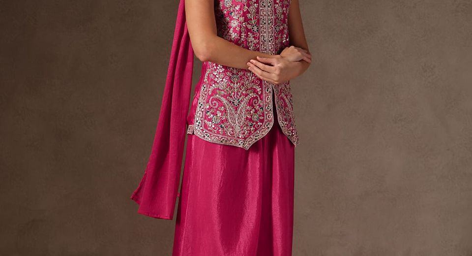 Wedding Guest Clothing When the Ceremony Begins at Dawn: What to Wear