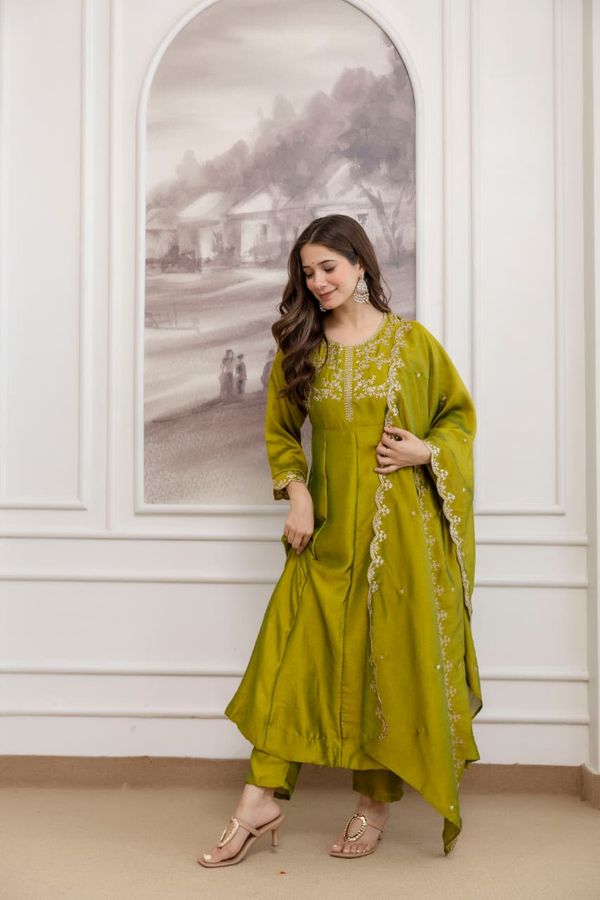 Green Vichitra Silk Embroidered Kurta Set