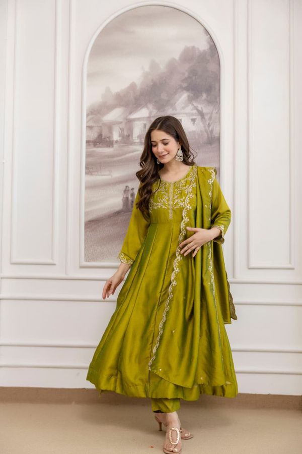Green Vichitra Silk Embroidered Kurta Set