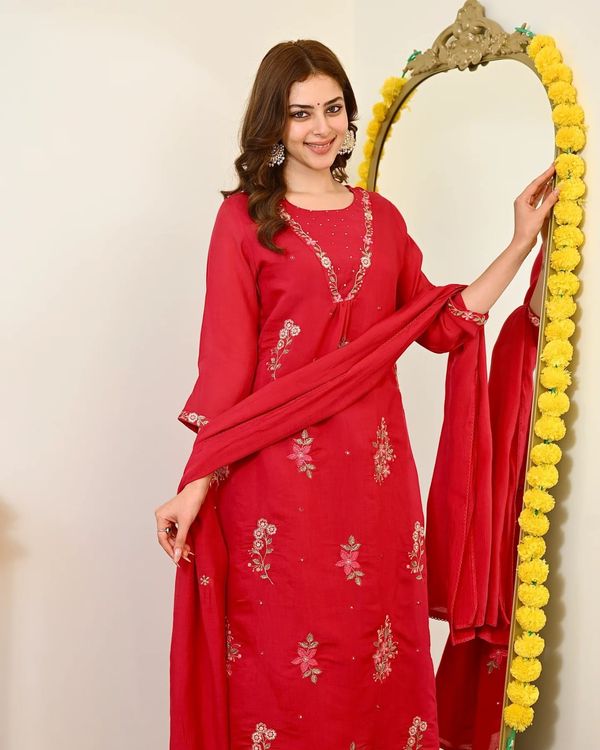 ELVINA Pink Embroidered Chanderi Kurti Pant Dupatta Set