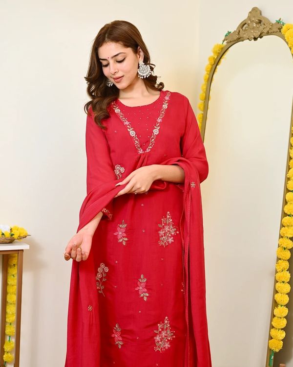 ELVINA Pink Embroidered Chanderi Kurti Pant Dupatta Set