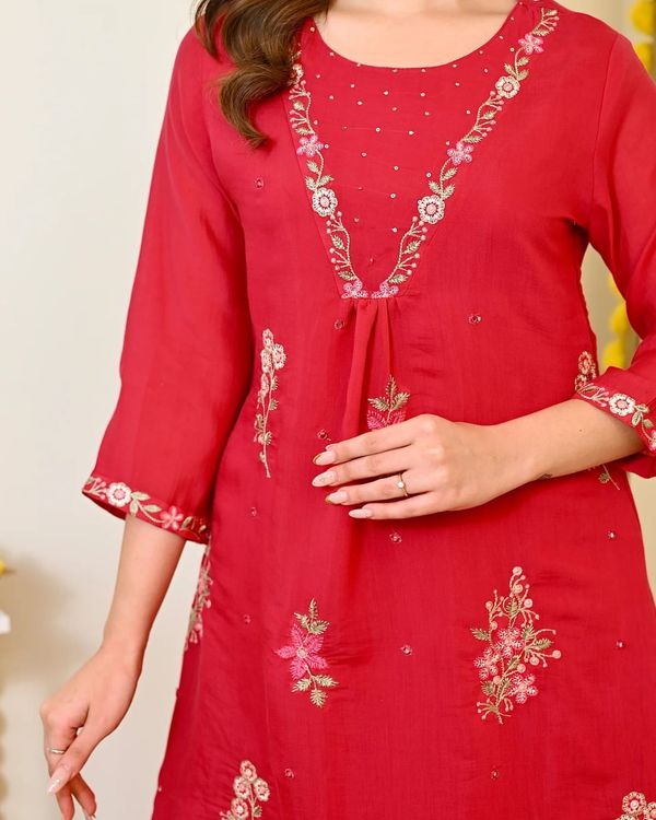 ELVINA Pink Embroidered Chanderi Kurti Pant Dupatta Set