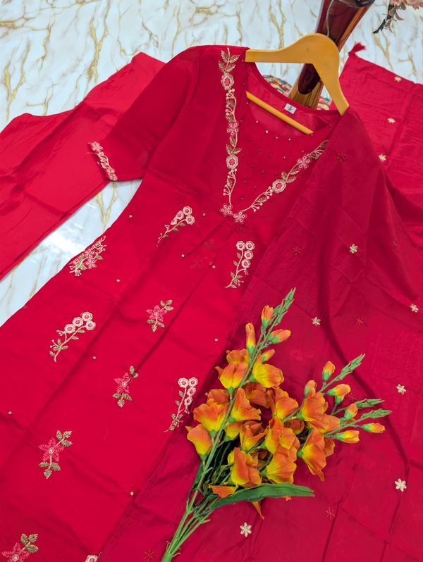 ELVINA Pink Embroidered Chanderi Kurti Pant Dupatta Set