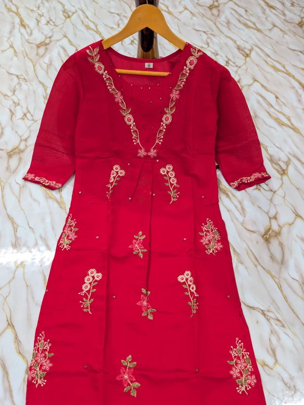 ELVINA Pink Embroidered Chanderi Kurti Pant Dupatta Set