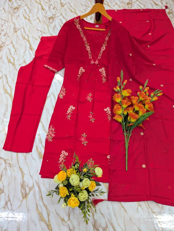 ELVINA Pink Embroidered Chanderi Kurti Pant Dupatta Set