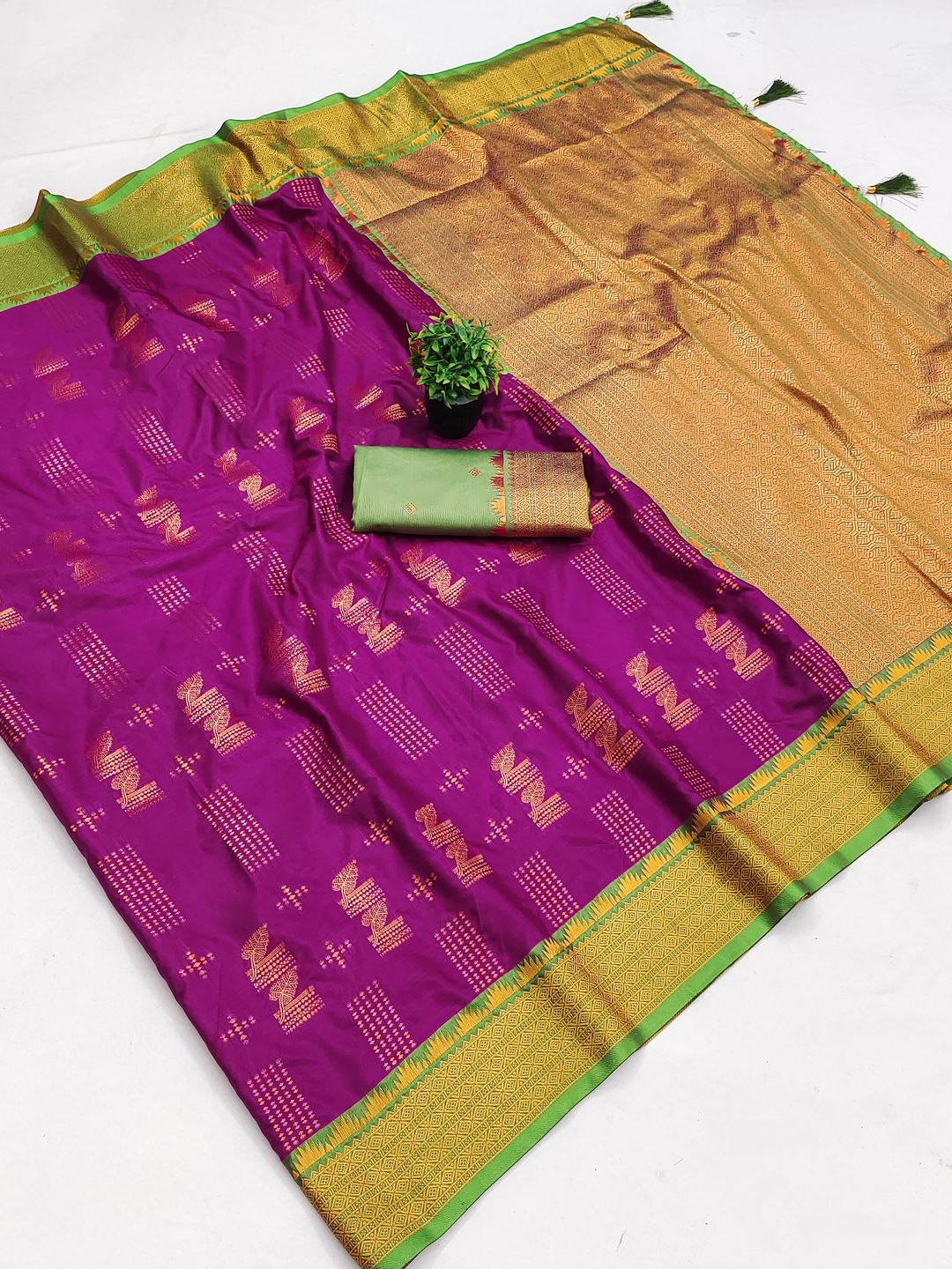 Magenta Banarasi Silk Saree with Green Gold Jacquard Border | Varnavi