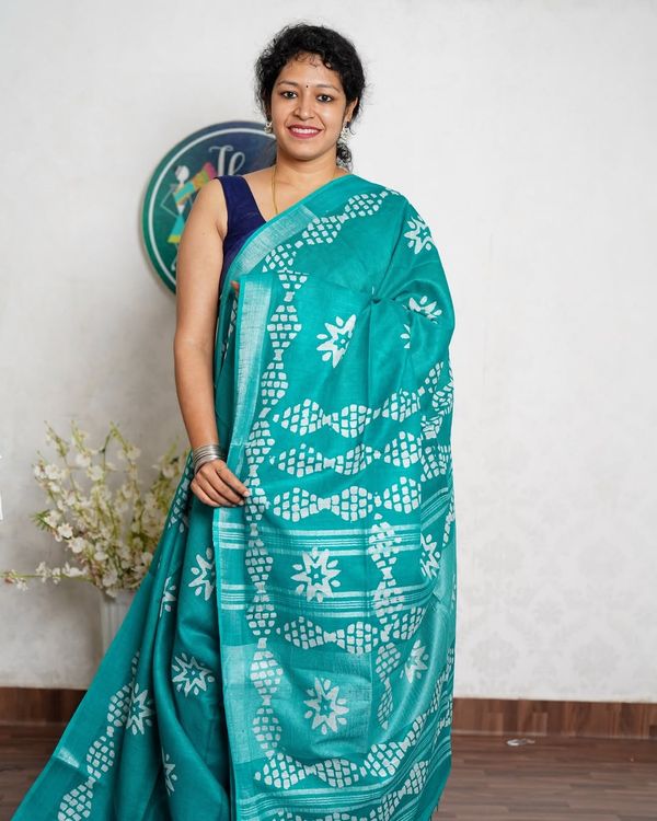 Turquoise Saree with White Floral Motifs and Geometric Border