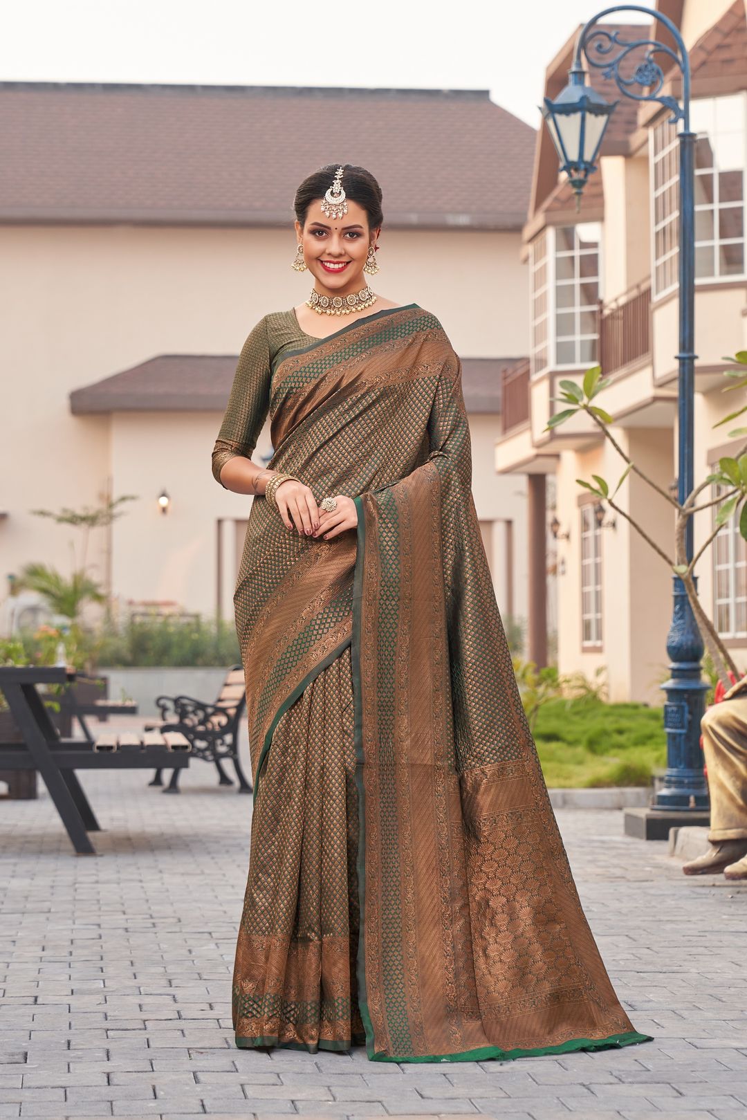 Varnavi Green Antique Gold Banarasi Soft Silk Saree with Jacquard Weaving